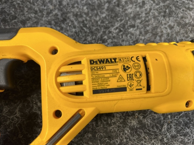 1378793-4 Sheet metal shears Dewalt DCS491