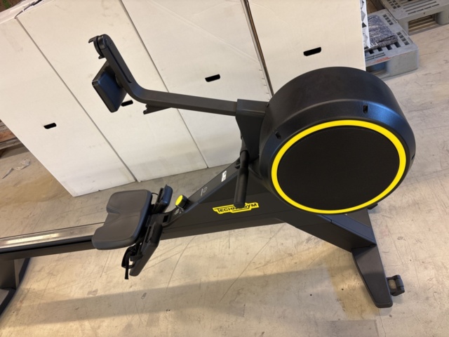 1303854-9 Rowing machine - Technogym Skillrow