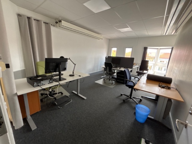 1356578-1 Office furniture