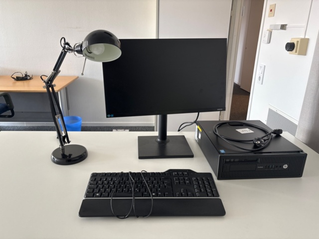 1356578-4 Office furniture