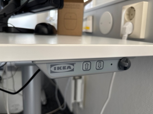 1356578-16 Office furniture