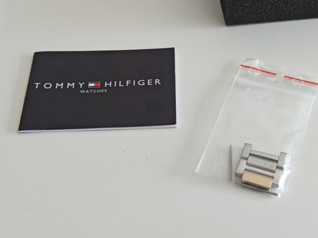 888290-6 Tommy Hilfiger wristwatch