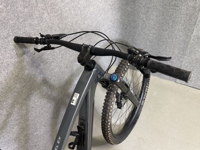 1303858-27 MTB, Trek Fuel EX 8
