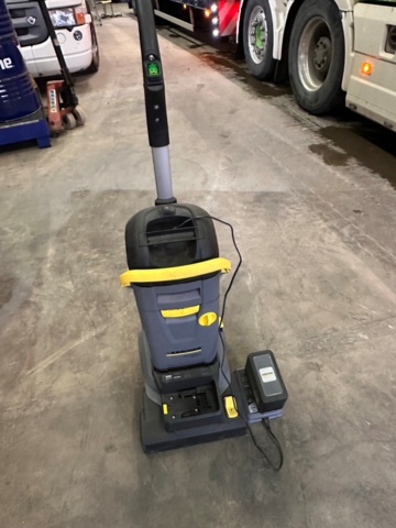 1379944-3 Combi scrubber Kärcher BR 30/4C BP Pack New condition