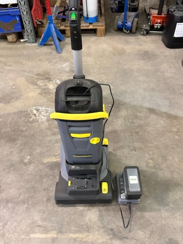 1379944-5 Combi scrubber Kärcher BR 30/4C BP Pack New condition