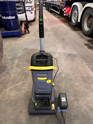 1379944-6 Combi scrubber Kärcher BR 30/4C BP Pack New condition