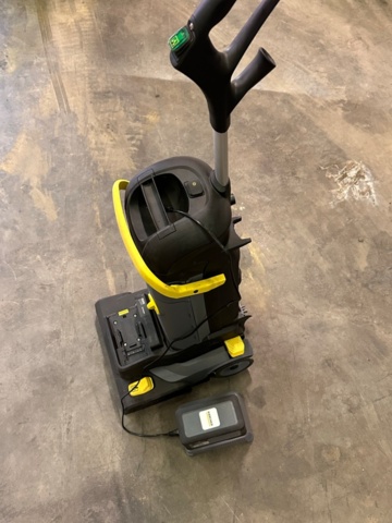 1379944-7 Combi scrubber Kärcher BR 30/4C BP Pack New condition