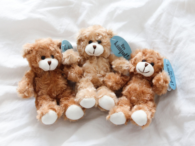 1380227-1 Skänk tio tröstande nallar