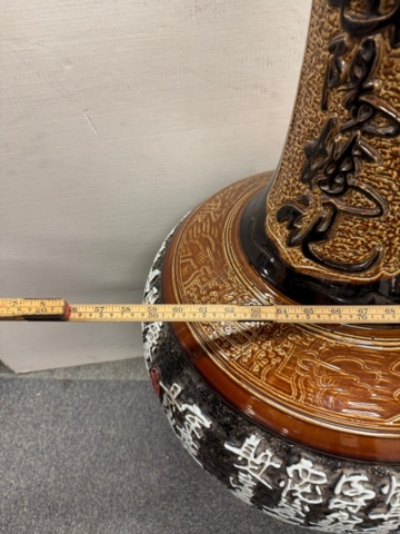 1176412-6 2 large Chinese urns, height approx. 150 cm