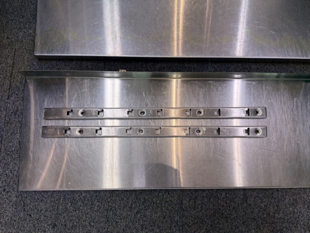 1351659-3 Rostfria hyllplan 3 st ca 120x30 cm inkl skenor och konsoler