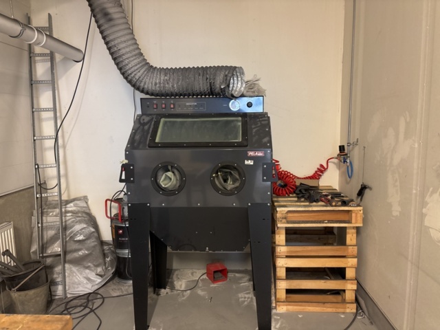 1360993-1 Blästerskåp med utsug och utrustning - PELA Tools