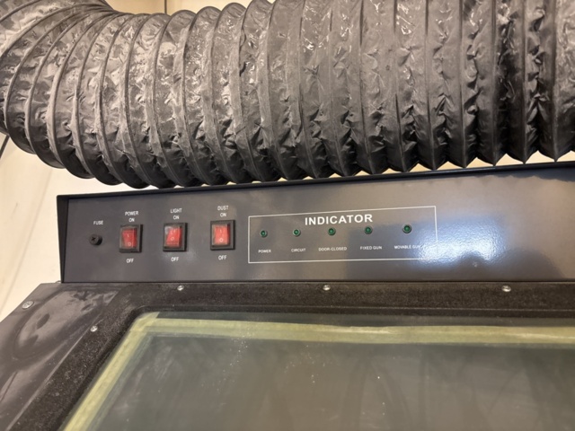 1360993-8 Blästerskåp med utsug och utrustning - PELA Tools