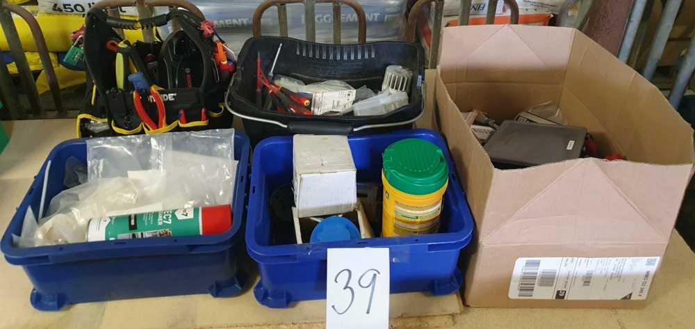 1381171-1 Large variety of tools in bags and electrical installation materials