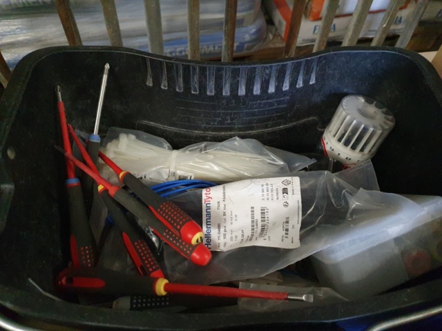 1381171-6 Large variety of tools in bags and electrical installation materials