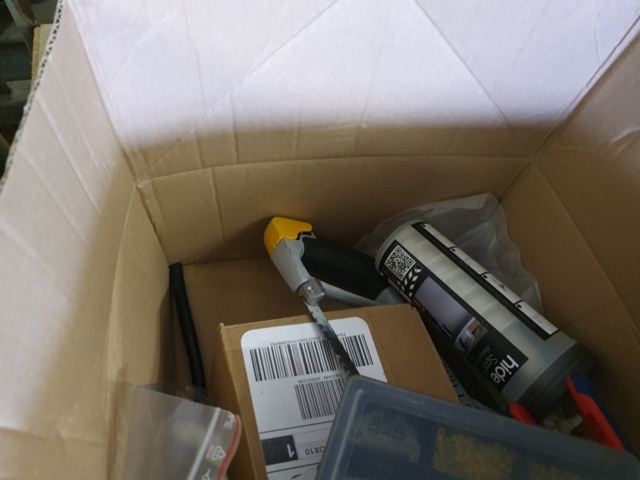 1381171-7 Large variety of tools in bags and electrical installation materials