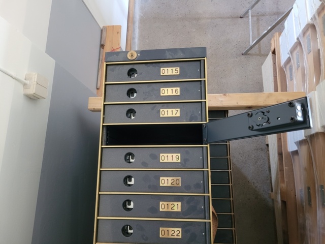 1381185-3 Safe deposit box