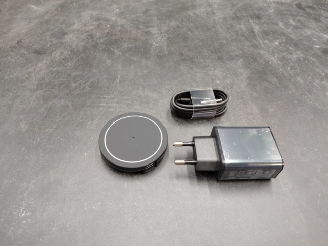 1381499-2 Trådlös laddare, 15 st - Samaray, magnetisk, 15W, inkl nätadapter