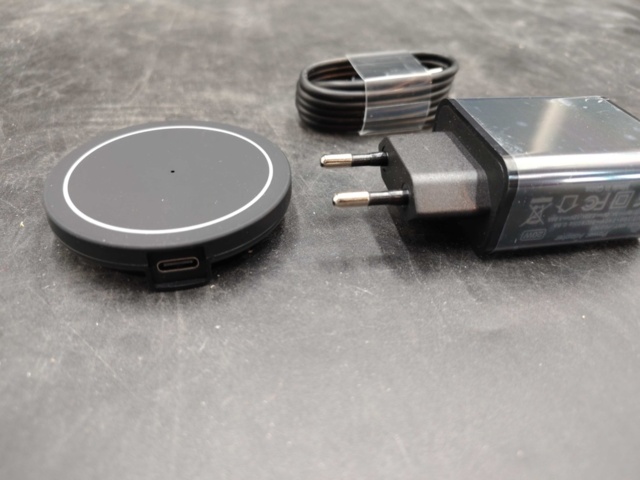 1381499-4 Trådlös laddare, 15 st - Samaray, magnetisk, 15W, inkl nätadapter