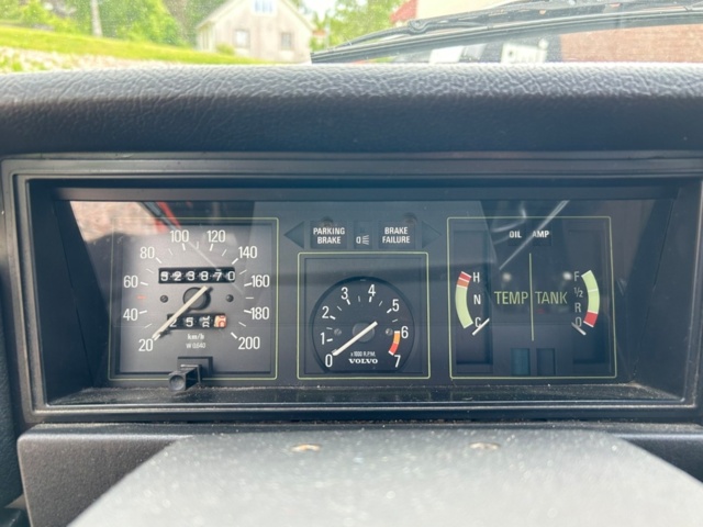 1382041-34 Volvo 142 2.0 Manual, 82hp, 1973