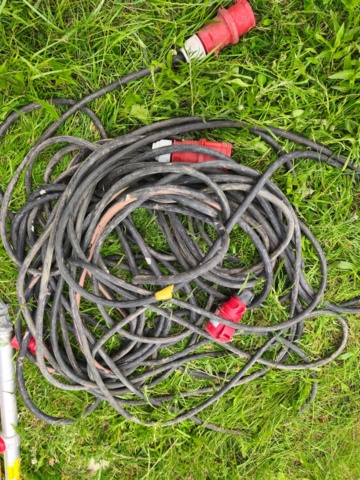 1381599-3 Construction equipment, 3 phase cables, straightedges, ladders, water hose