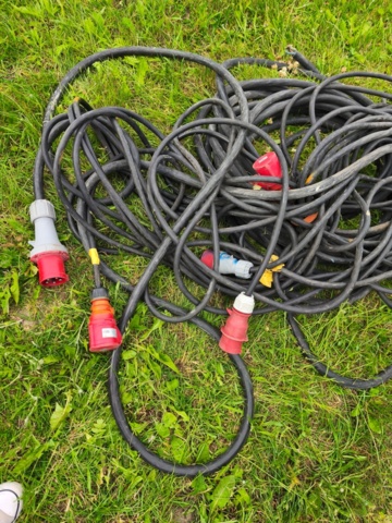 1381599-4 Construction equipment, 3 phase cables, straightedges, ladders, water hose