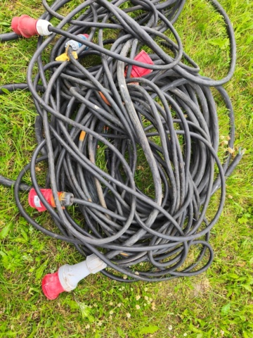 1381599-5 Construction equipment, 3 phase cables, straightedges, ladders, water hose