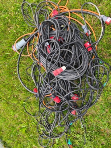 1381599-6 Construction equipment, 3 phase cables, straightedges, ladders, water hose