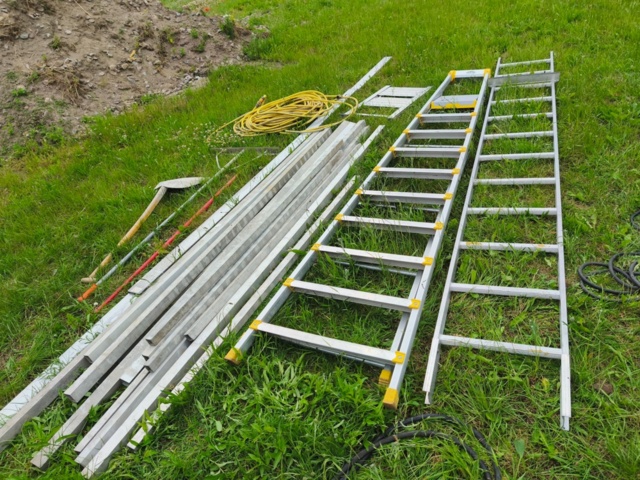 1381599-7 Construction equipment, 3 phase cables, straightedges, ladders, water hose