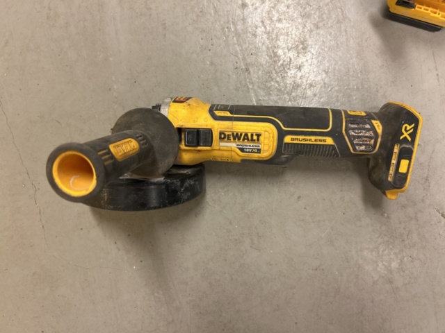 1377858-4 Tool kit with 8 hand tools - DeWalt