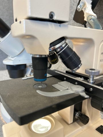 1367397-4 Mikroskop monokulärt & binokulärt