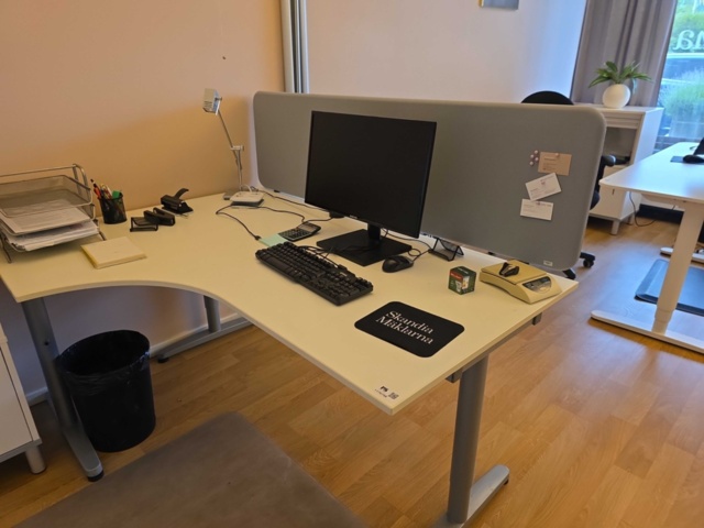 1175756-2 Desk, monitor, roller shutter cabinet