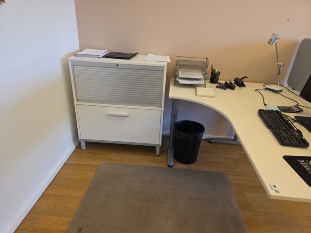 1175756-3 Desk, monitor, roller shutter cabinet