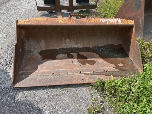 1382930-52 Case 1840 Skid Steer Loader with Two Buckets and Forks