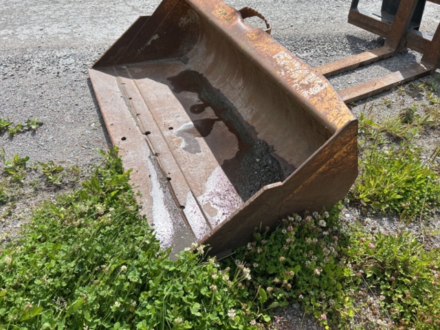 1382930-54 Case 1840 Skid Steer Loader with Two Buckets and Forks