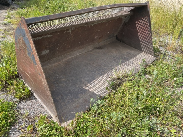 1382930-61 Case 1840 Skid Steer Loader with Two Buckets and Forks