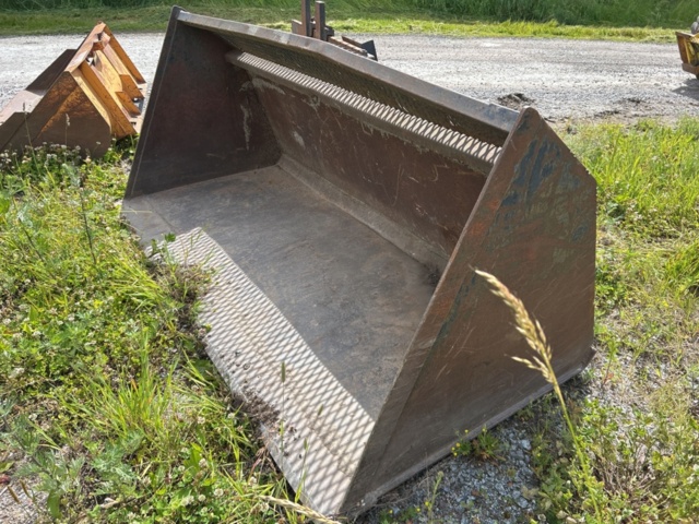 1382930-62 Case 1840 Skid Steer Loader with Two Buckets and Forks