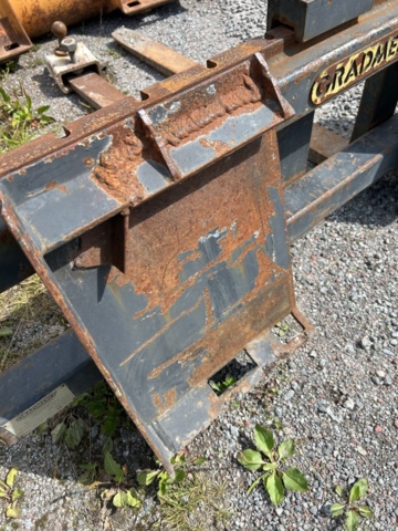 1382930-67 Case 1840 Skid Steer Loader with Two Buckets and Forks