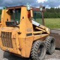 1382930-5 Case 1840 Skid Steer Loader with Two Buckets and Forks