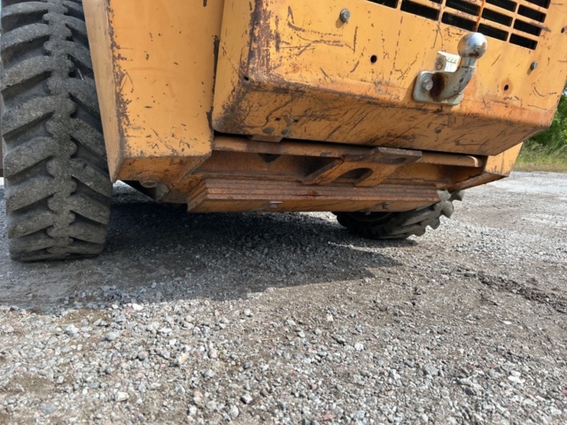 1382930-33 Case 1840 Skid Steer Loader with Two Buckets and Forks