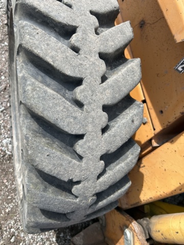 1382930-48 Case 1840 Skid Steer Loader with Two Buckets and Forks