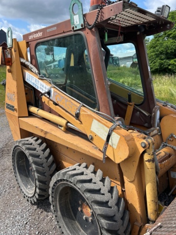 1382930-37 Case 1840 Skid Steer Loader with Two Buckets and Forks