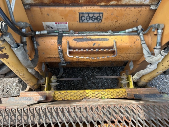 1382930-40 Case 1840 Skid Steer Loader with Two Buckets and Forks