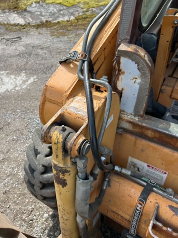 1382930-39 Case 1840 Skid Steer Loader with Two Buckets and Forks