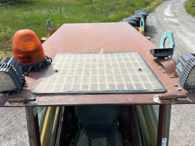 1382930-41 Case 1840 Skid Steer Loader with Two Buckets and Forks