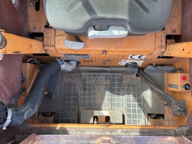 1382930-10 Case 1840 Skid Steer Loader with Two Buckets and Forks