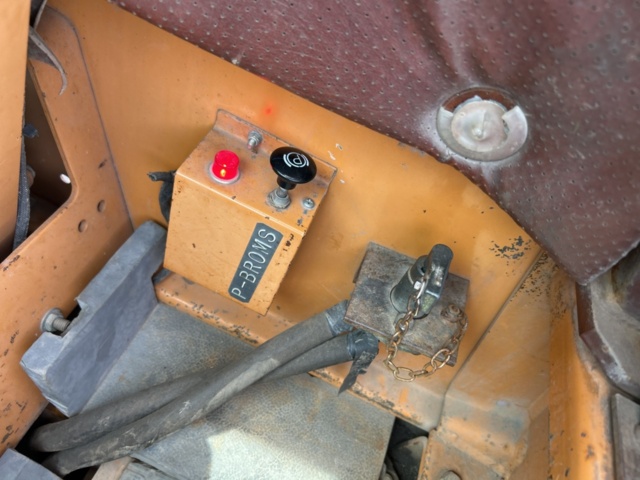 1382930-11 Case 1840 Skid Steer Loader with Two Buckets and Forks