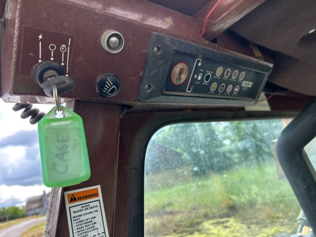 1382930-13 Case 1840 Skid Steer Loader with Two Buckets and Forks