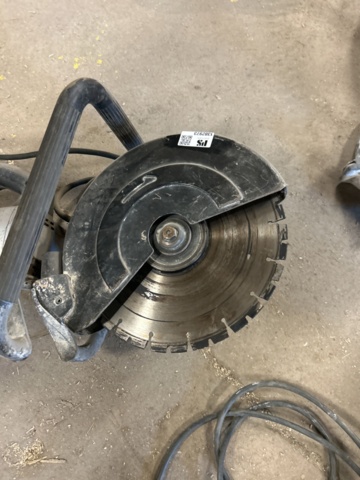 1382973-2 Cutting machine - Hitachi CM12Y