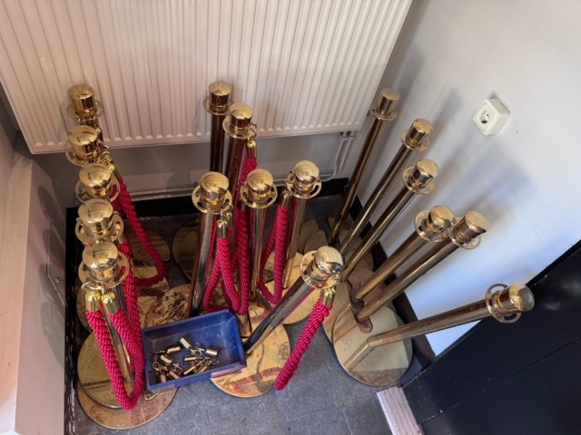 1355122-6 Avspärrningsstolpar med rep - ca 14st