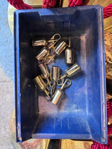 1355122-5 Avspärrningsstolpar med rep - ca 14st